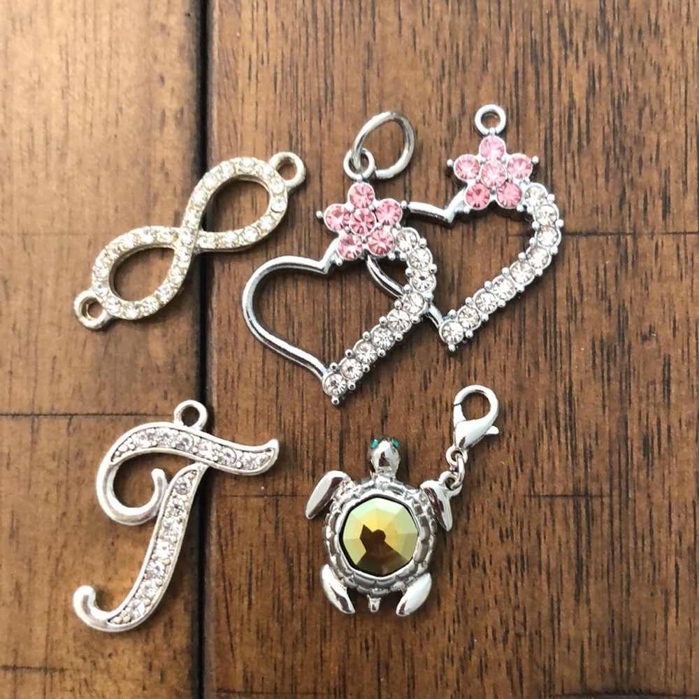 Bead Lot, Large & Small Beads Plus Charms and a Necklace - Picture 8 of 16